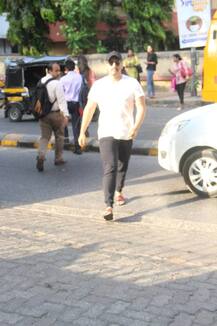 PICS: Arjun Kapoor & Malaika Arora snapped visiting Lilavati Hospital!