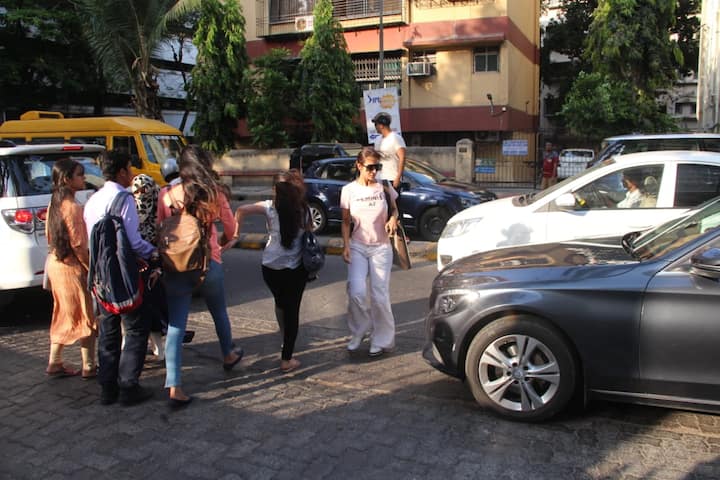 The lovebirds Malaika Arora and Arjun Kapoor who are reportedly set to tie the knot very soon, made a visit at the Lilavati Hospital of Mumbai on Friday