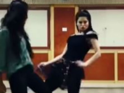 Sunny Leone Dancing To Sapna Choudhary Teri Aankhya Ka Yo Kajal In This Fun Video Is Going Viral Watch Sunny Leone Dancing To Sapna Choudhary S Teri Aankhya Ka Yo Kajal In