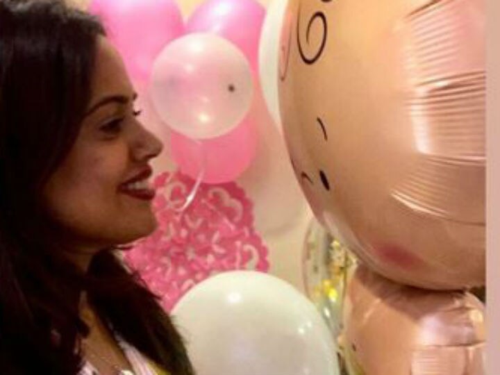 Pregnant Sameera Reddy BABY SHOWER PICS  PICS: Pregnant actress Sameera Reddy beams with joy at her BABY SHOWER