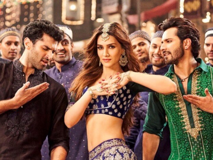 Aira Gaira Kriti Sanon spells magic as she grooves with Varun Dhawan & Aditya Roy Kapur in Kalank new song (VIDEO) Aira Gaira: Kriti Sanon spells magic as she grooves with Varun Dhawan & Aditya Roy Kapur in Kalank’s new song