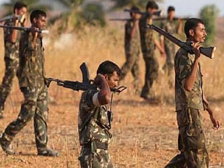 3 Naxals, CRPF jawan killed in Jharkhand encounter 3 Naxals, CRPF jawan killed in Jharkhand encounter