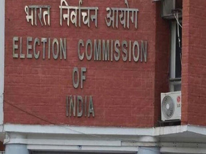  Election Commission seeks report on I-T department's seizure of 'bribe' cash in Tamil Nadu Election Commission seeks report on I-T department's seizure of 'bribe' cash in Tamil Nadu