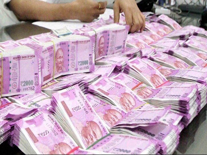 LS polls Rs 19 lakh cash seized from car in Maharashtra LS polls: Rs 19 lakh cash seized from car in Maharashtra