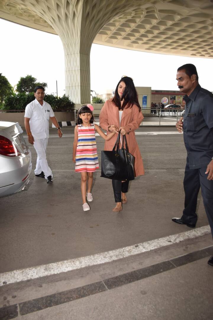 Aishwarya looked at her stylish best in a black denim and white top, she was wearing a peach coloured duster coat to complete her look