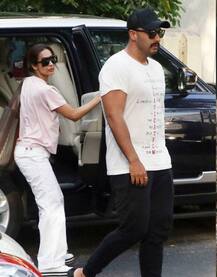 IN PICS: Malaika Arora spotted outside Lilavati hospital for a second time sans Arjun Kapoor!