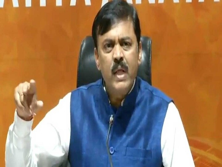 2019 Lok Sabha polls Man hurls shoe at BJP leader addressing press conference at party's headquarters 2019 LS polls: Man hurls shoe at BJP MP GVL Narasimha Rao during press conference at party headquarters