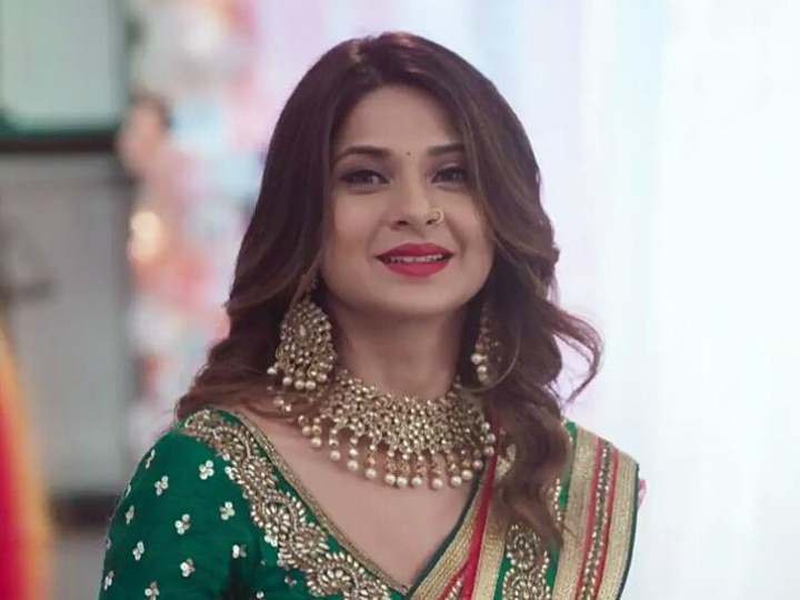 Code M Bepannaah actress Jennifer Winget and Rajat Kapoor bags ALT Balajis next web series Before 'Beyhadh 2', Jennifer Winget to make her digital debut with ALTBalaji’s 'Code M'?