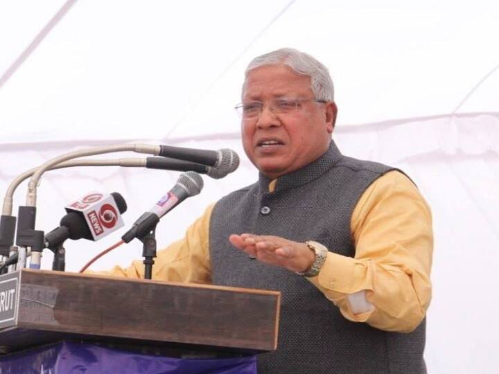 Another BJP leader goes controversial on Hemant Karkare, deletes tweet later After Sadhvi Pragya Thakur, Another BJP leader goes controversial on Hemant Karkare, deletes tweet later Another BJP leader goes controversial on Hemant Karkare, deletes tweet later