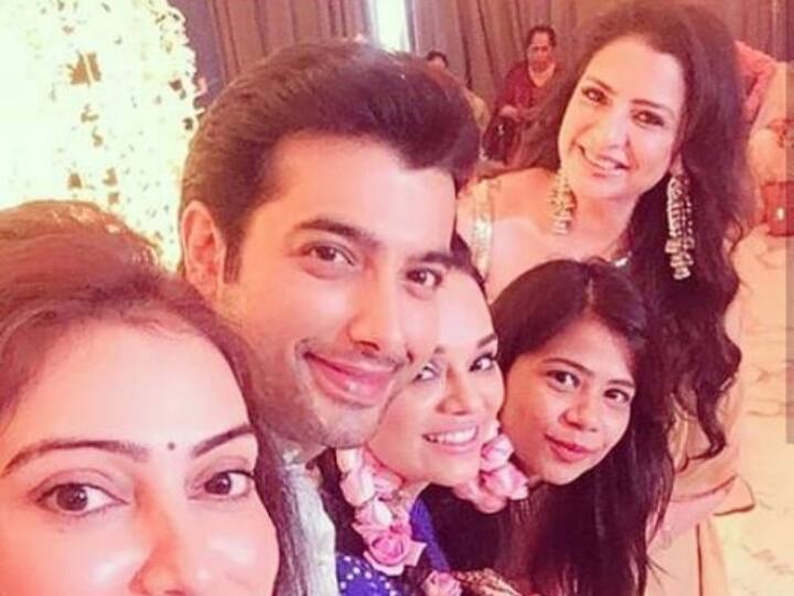 Popular TV actor Ssharad Malhotra is all set to tie the knot with Ripci Bhatia on April 20 in Mumbai. The pre-wedding festivities started with the haldi and mehendi ceremony and we showed you the first picture from the ceremony. Scroll down to see more pictures.