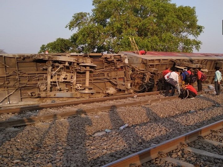 12 coaches of Howrah-New Delhi Poorva Express derails near Kanpur, 20 injured 12 coaches of Howrah-New Delhi Poorva Express derails near Kanpur; 14 injured