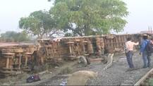 PICTURES: Coaches of Howrah-New Delhi Poorva Express Derails