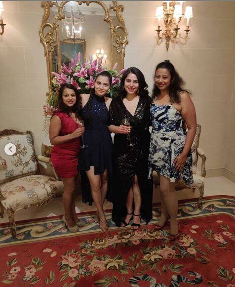 Ishita can be seen posing with her gang of girls in the picture taken from her fun-filled bridal shower.