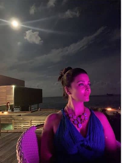 Aishwarya looked absolutely stunning in a beautiful blue gown and hubby Abhishek shared this lovely picture on social media. The caption of the picture read, ‘’ Honey and the moon.’’
