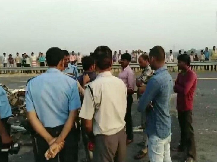 UP: 8 dead, over 30 injured as bus rams into truck at Agra-Lucknow Expressway near Mainpuri 8 dead, over 30 injured as bus rams into truck at Agra-Lucknow Expressway near Mainpuri, UP UP: 8 dead, over 30 injured as bus rams into truck at Agra-Lucknow Expressway near Mainpuri