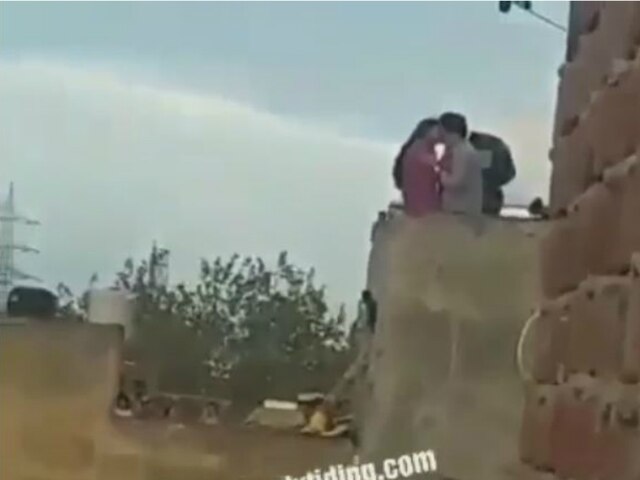 Chhapaak: Deepika Padukone & Vikrant's lip lock scene leaked from the sets Chhapaak- Deepika Padukone & Vikrant's lip lock scene leaked from the sets