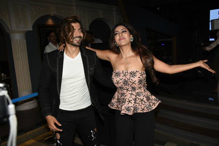 Birthday girl Debina was dressed in a peach off-shoulder peplum top that she paired it with black palazzos.