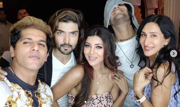 The star-studded bash was attended by the couple's friends from the TV industry including Karanvir Bohra with wife Teejay, Arjun Bijlani, Rashami Desai, Vikas Gupta and going by the pics, we can say they had a gala time.