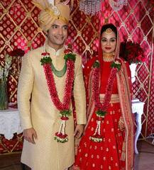 UNSEEN PICS from TV couple Ssharad Malhotra-Ripci Bhatia\'s BIG FAT PUNJABI WEDDING will make you fall in love!