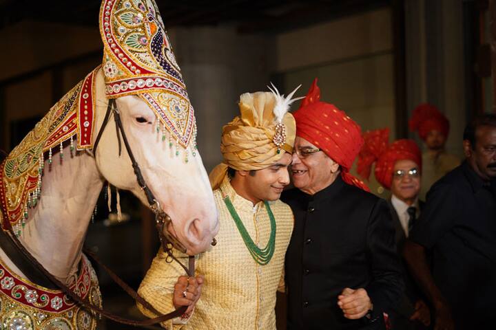 Ssharad sharing a moment with his dad right before the baarat