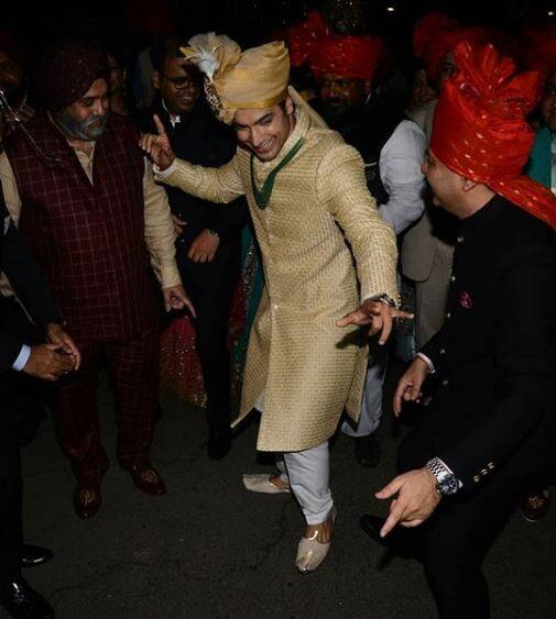 The TV actor was clicked dancing at his baarat 