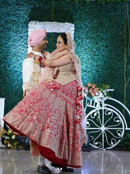 How many likes for the gorgeous couple and the click? 