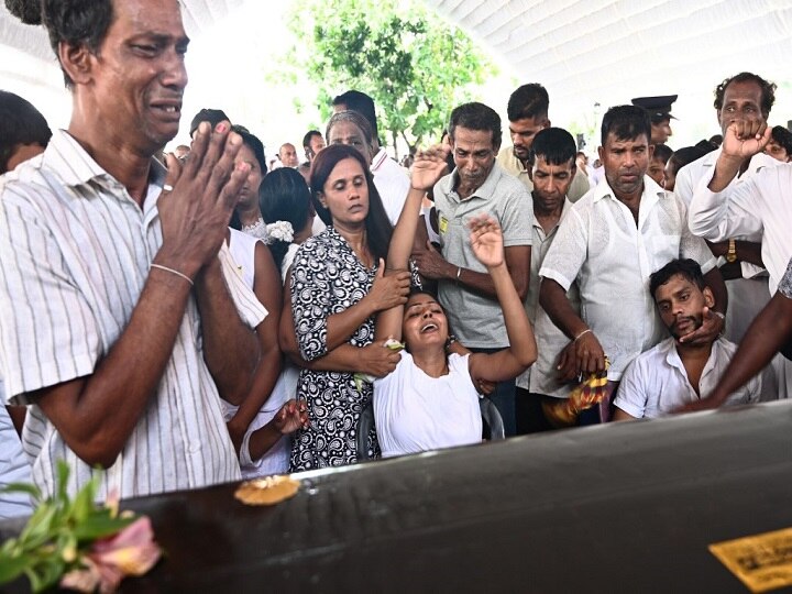 Mass funeral held for Sri Lanka blasts victims Mass funeral held for Sri Lanka blasts victims