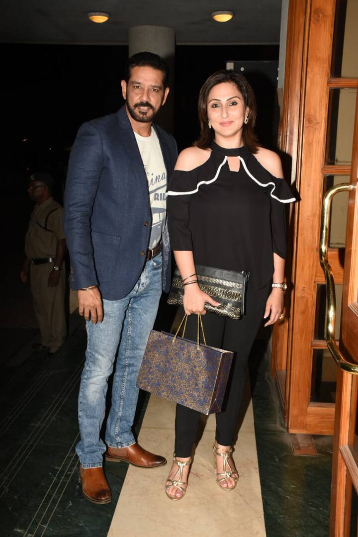 Anup Soni and wife Juhi Parmar posing at the party