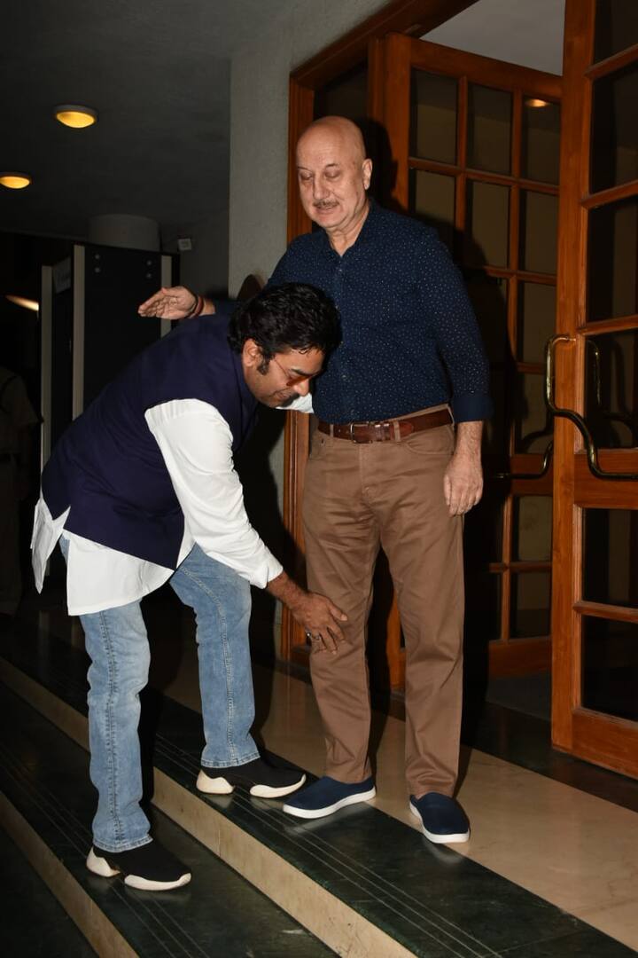 The actor touched Anupam Kher's feet on seeing him