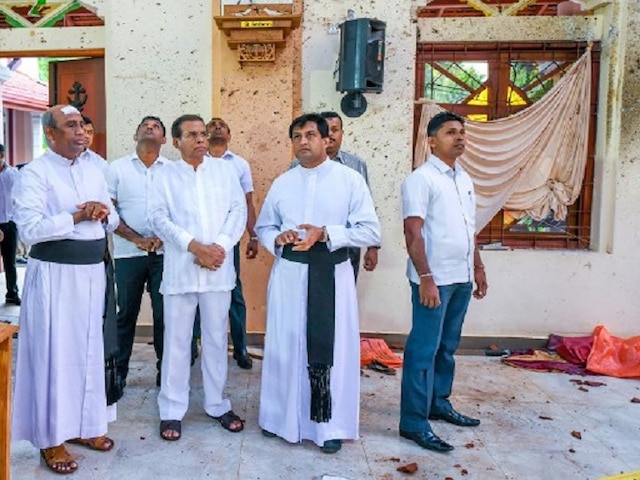 Sri Lankan President Sirisena axes defence secy, police chief over 'mishandling' of intel reports Sri Lanka blasts, President Sirisena asks defence secretary, police chief to resign over 'intelligence lapses'