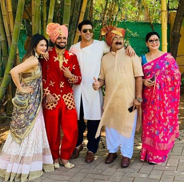 Divyanka's parents, father Narendra Tripathi and mother Neelam, too attended Ruchika's wedding.