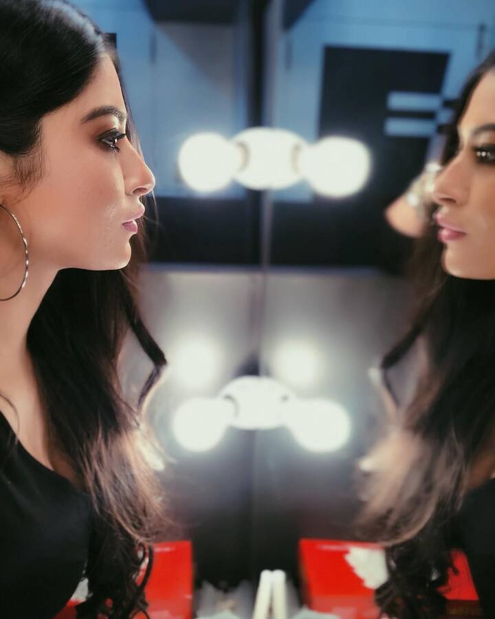 Well, the actress has finally revealed that this indeed is her look as Taamsi in Naagin 3 with a new set of pictures