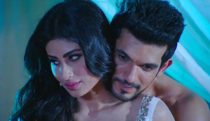 Ekta Kapoor's 'Naagin 3' has taken over internet ever since the news about Mouni Roy, Arjun Bijlani & Karanvir Bohra returning to the show in season finale, came out. Not only is the return of Season 2 jodi keeping 'Naagin 3' in news but also the upcoming huge twists which include the deaths if Bela(Surbhi Jyoti) and Mahir (Pearl V Puri).