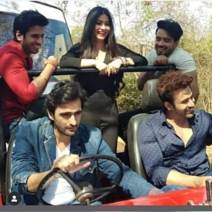 Krishna Mukherjee who's currently seen as Aliya in Star Plus popular show 'Yeh Hai Mohabbatein' also begins shooting for 'Naagin 3' as the grown-up version on evil 'Taamsi'. It is Taamsi who will end up killing Bela and Mahir and we wonder what's she doing post 24 years leap standing in the jeep with Pearl. We revealed to you on Wednesday that 'Qubool Hai' fame actor Deepak Wadhwa who was last seen in 'Divya Drishti' has entered as Mahir's elder brother post leap and you can spot him sitting at the driving seat