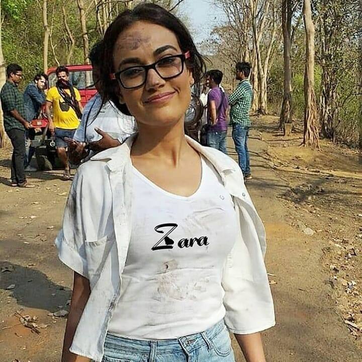 Surbhi Jyoti posing with a smile in her post-leap Bela getup on Naagin 3 sets