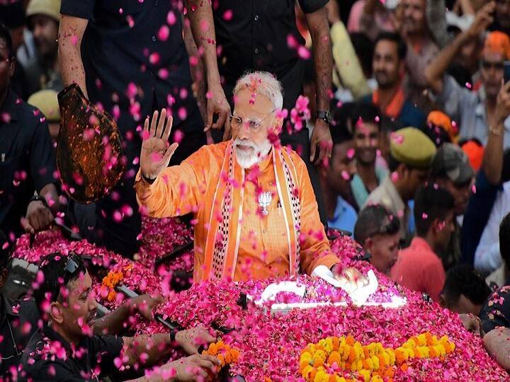 PM Modi to file nomination papers from Varanasi today; Dom Raja, chowkidar among proposers PM Modi to file nomination papers from Varanasi today; Dom Raja, chowkidar among proposers