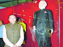Diamond baron who bought PM Modi\'s pinstripe suit duped of Rs 1 crore