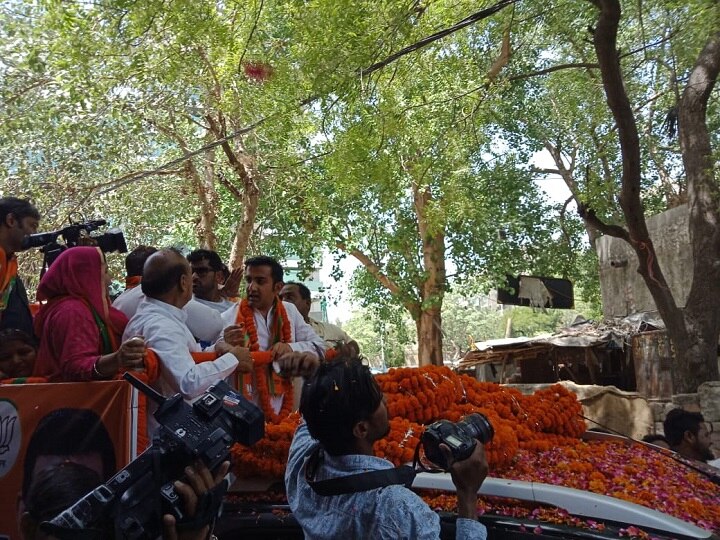 EC censures Gautam Gambhir for holding rally without permission, case filed  EC censures Gautam Gambhir for holding rally without permission, case filed