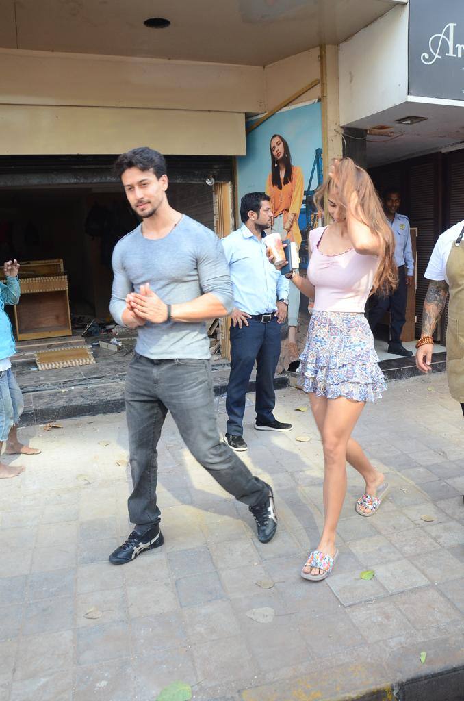 Tiger and Disha kept in casual as they stepped out for their lunch date. While Tiger opted for a T-shirt and black jeans, Disha was seen in a blush pink top and printed skirt.