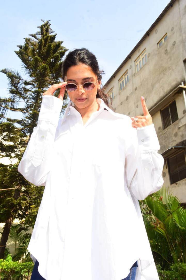 Deepika Padukone also took time out and finally cast her vote, a few hours after her hubby Ranveer Singh