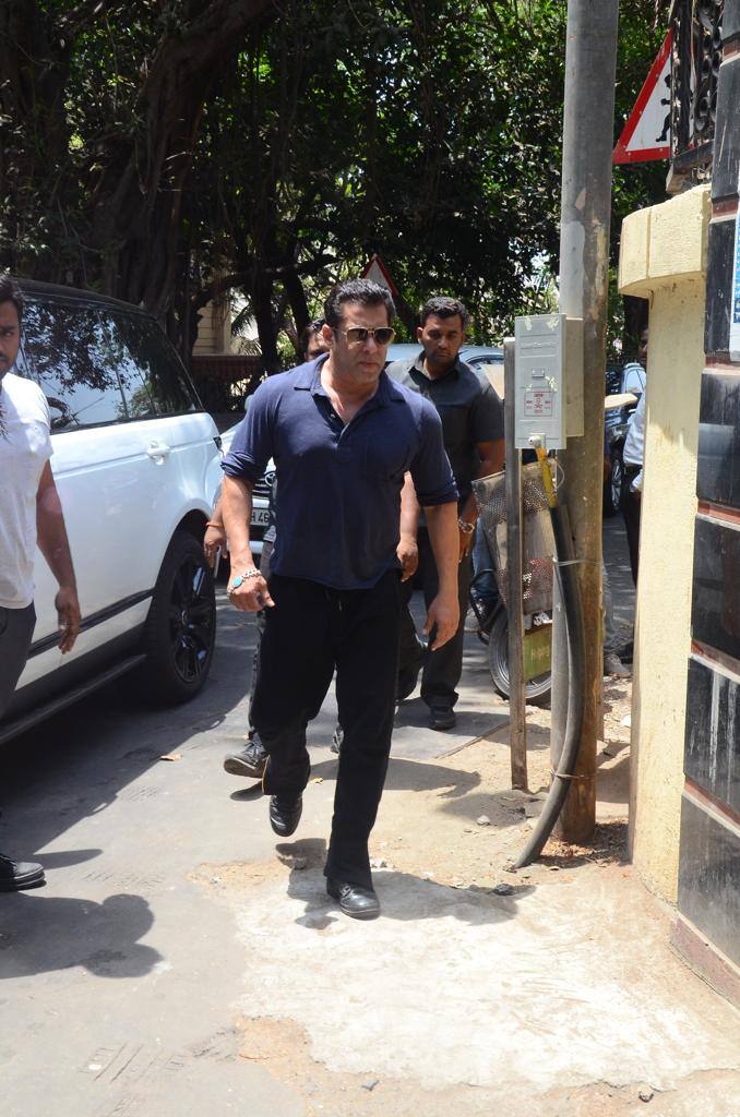 Bollywood superstar Salman Khan arrives at a polling booth in Mumbai to cast his vote. (Photo: Manav Manglani)