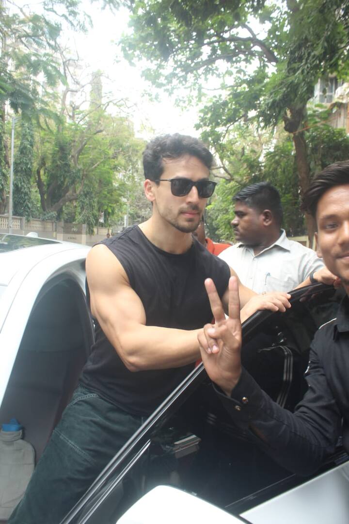 Tiger Shroff at a polling booth in Mumbai. (Photo: Manav Manglani)