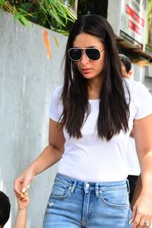 PICS: Kareena Kapoor arrives with son Taimur Ali Khan to cast her vote in Lok Sabha Elections 2019!