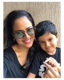 Lok Sabha Elections 2019- Pregnant Sameera Reddy & Esha Deol step out to vote, flash inked fingers flaunting their baby bump