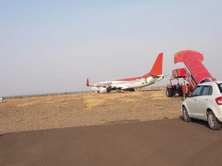Close shave for SpiceJet passengers as plane overshoots runway at Shirdi airport Close shave for SpiceJet passengers as plane overshoots runway at Shirdi airport