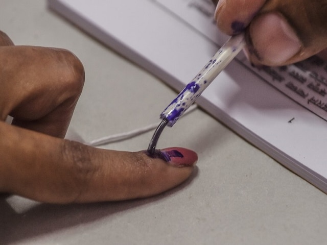Bypolls 2019: Nearly 40% Polling On Two Assembly Seats Till 1pm In Himachal Bypolls 2019: Nearly 40% Polling On Two Assembly Seats Till 1pm In Himachal
