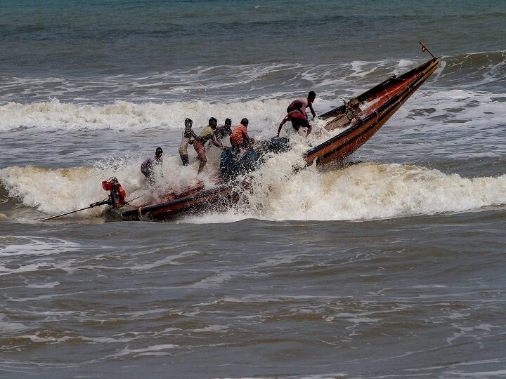 Cyclone Vayu may hit Gujarat coast on Thursday; Amit Shah reviews preparations Cyclone Vayu may hit Gujarat coast on Thursday; Amit Shah reviews preparations