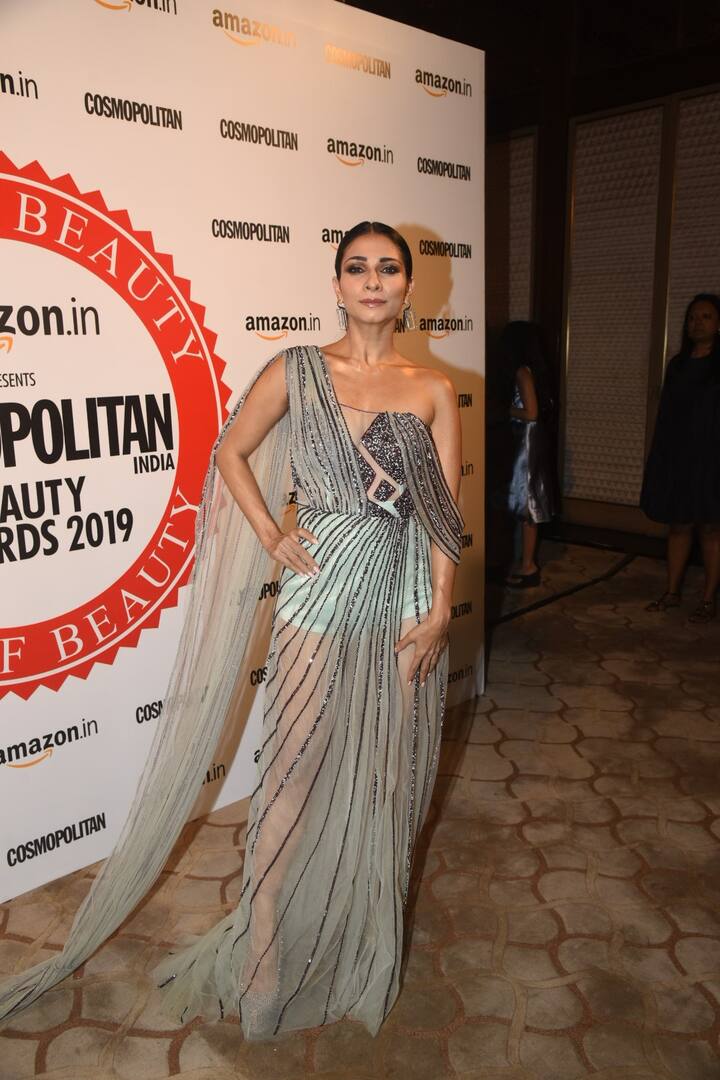 The lady strikes a pose like a diva and we totally loved her bold fashion choice 