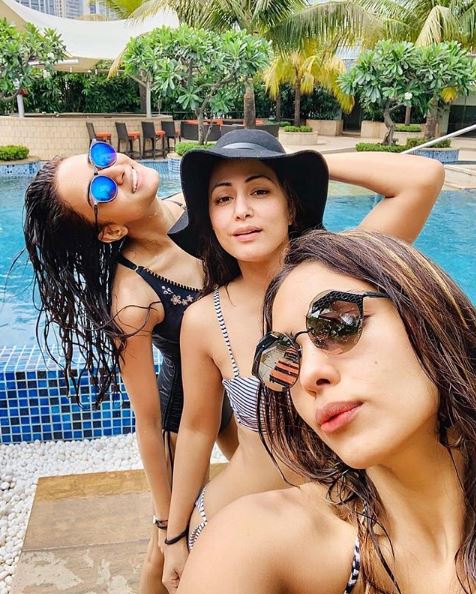 Have you seen these stunning UNDERWATER PICS of Kasautii Zindagii Kay actresses Hina Khan, Erica Fernandez and Pooja Banerjee posing like mermaids?