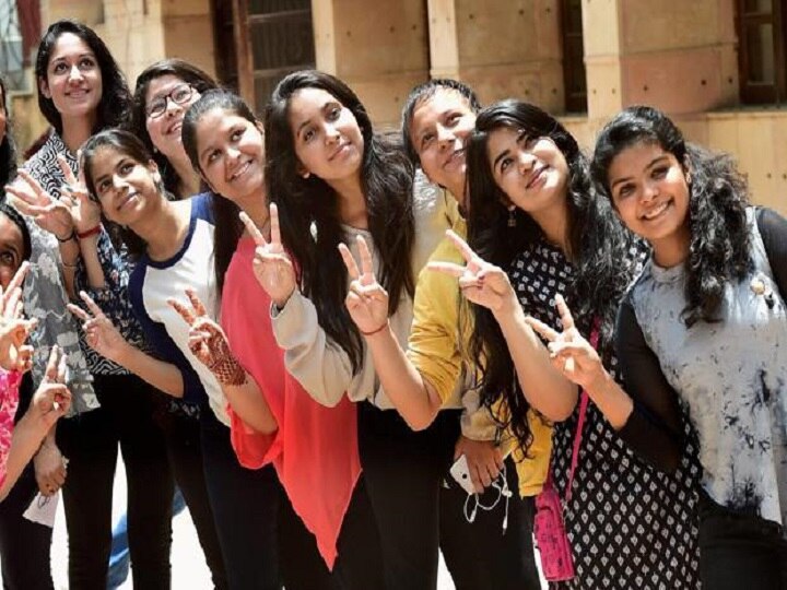 CBSE Results 2019- Delhi stands third, pass percentage up at 91.87, Mehak Talwar, Veeraj Jindal score 497,500 CBSE Results 2019: Delhi stands third, pass percentage up at 91.87; Mehak Talwar, Veeraj Jindal score 497/500